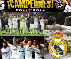 Puzzles de Real Madrid campeón de la liga española de fútbol 2011 2012